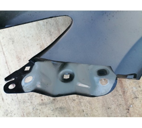 Крыло переднее правое