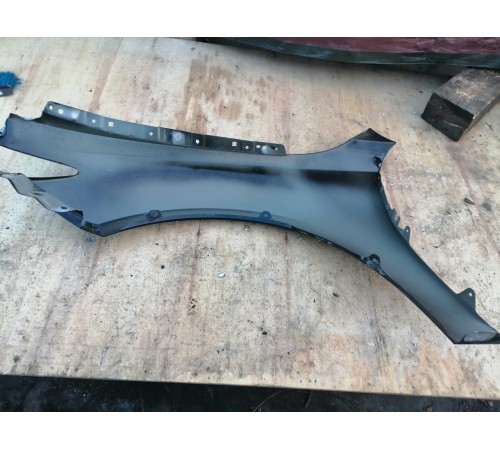 Крыло переднее правое