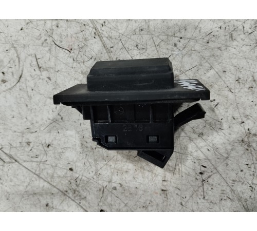 Кнопка открывания крышки багажника