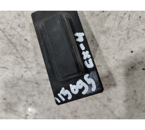 Кнопка открывания крышки багажника