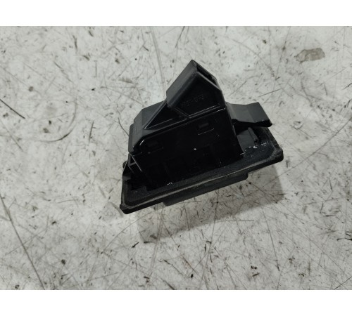 Кнопка открывания крышки багажника