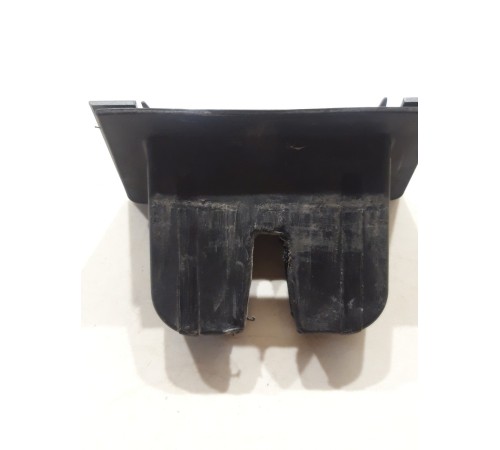 Накладка замка багажника