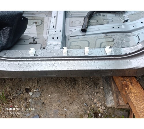 Порог со стойкой правый