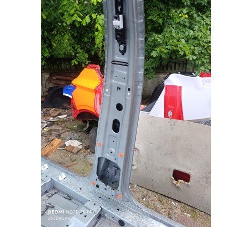 Порог со стойкой правый