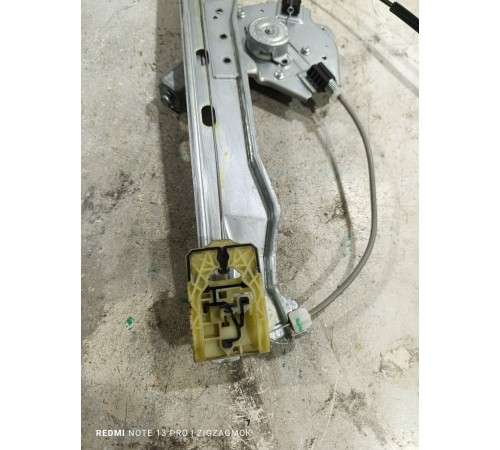 Стеклоподъемник двери передний левый