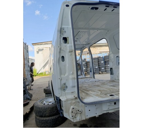 Задняя левая кузовная стойка