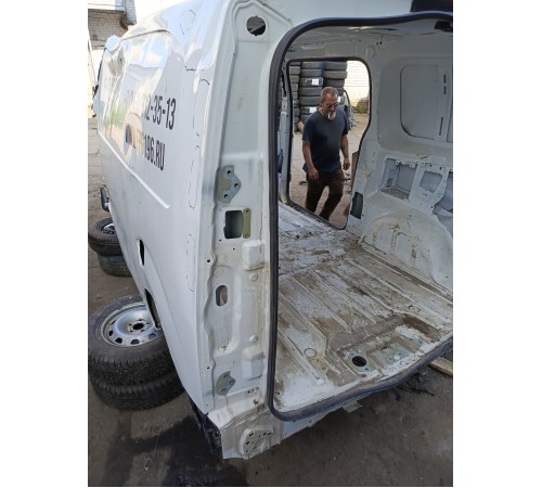 Задняя левая кузовная стойка