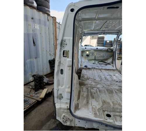 Задняя левая кузовная стойка