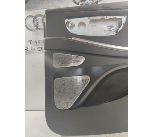 Обшивка двери задняя правая