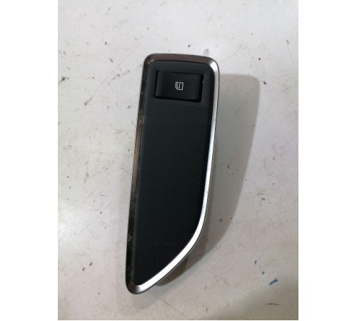 Кнопка стеклоподъемника задняя левая