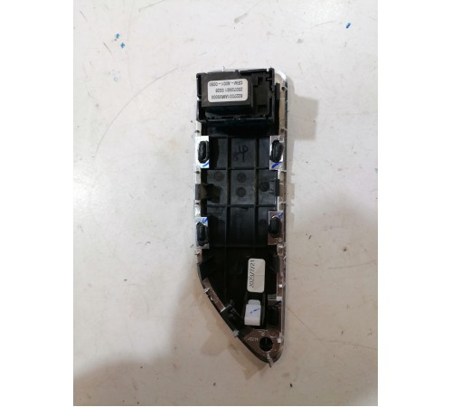 Кнопка стеклоподъемника задняя левая