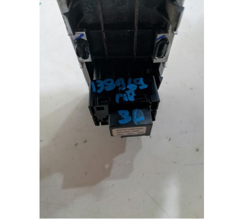 Кнопка стеклоподъемника задняя левая