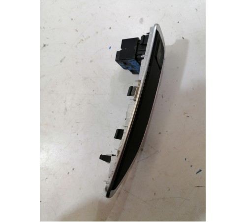 Кнопка стеклоподъемника задняя левая