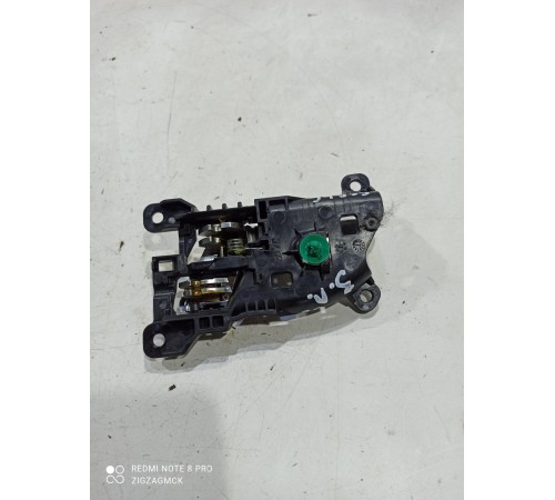 Ручка двери (задняя левая внутренняя)