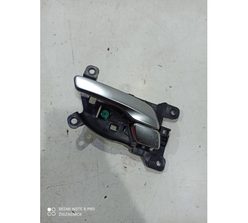 Ручка двери (задняя левая внутренняя)