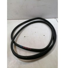 Уплотнитель двери передний левый