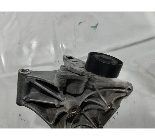 Кронштейн генератора с роликом натяжителя ремня ГРМ