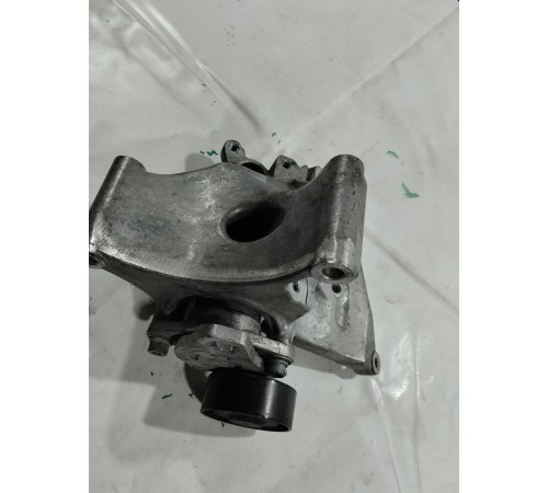 Кронштейн генератора с роликом натяжителя ремня ГРМ