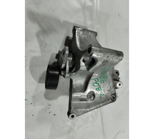 Кронштейн генератора с роликом натяжителя ремня ГРМ