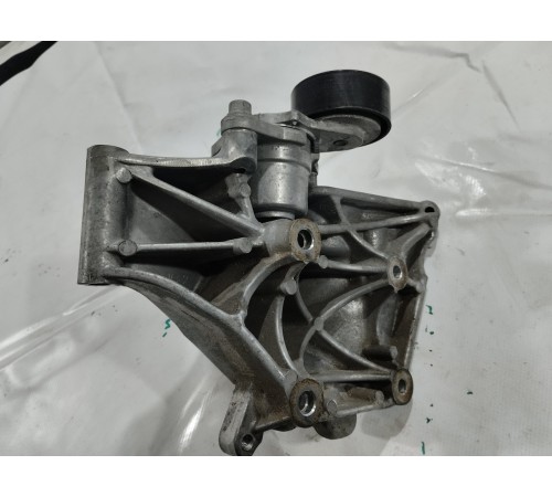 Кронштейн генератора с роликом натяжителя ремня ГРМ