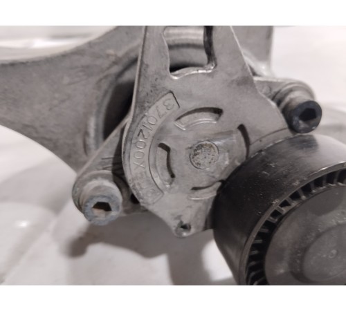 Кронштейн генератора с роликом натяжителя ремня ГРМ