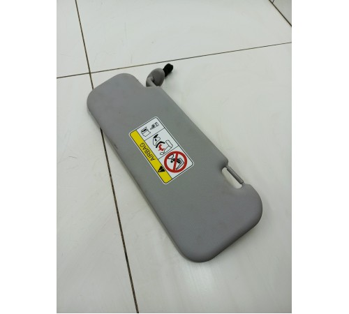 Солнцезащитный козырек правый