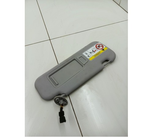 Солнцезащитный козырек правый