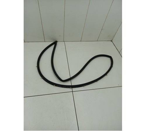 Уплотнитель капота