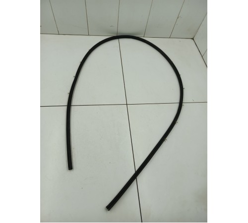 Уплотнитель капота