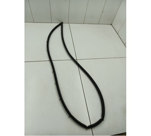 Уплотнитель капота