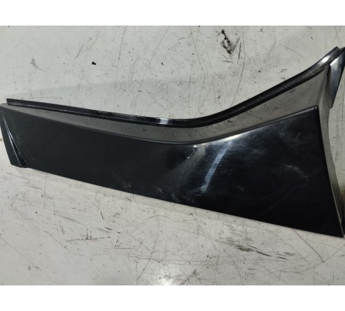 Накладка стойки крышки багажника правая