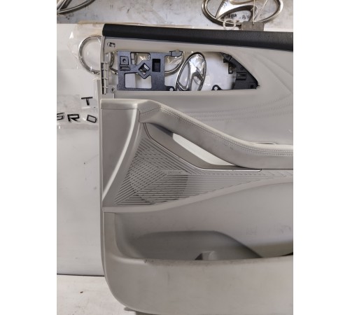 Обшивка двери передняя правая