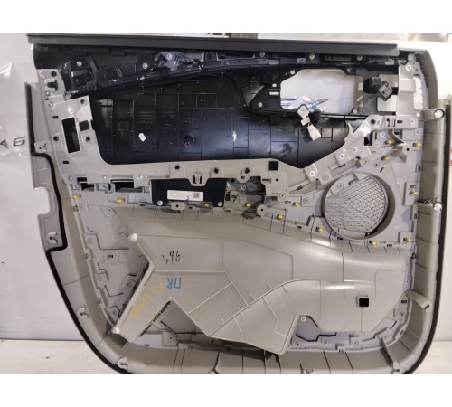 Обшивка двери передняя правая