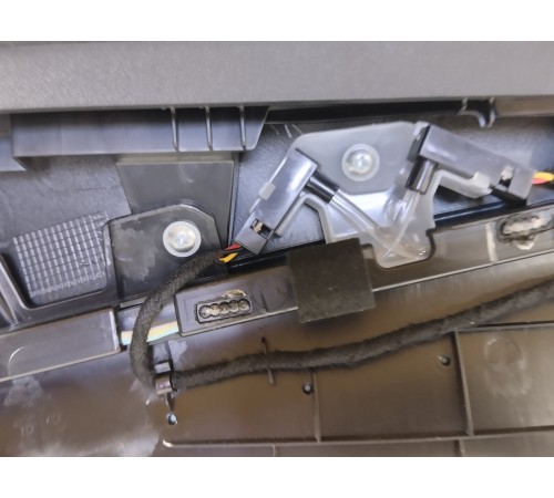 Обшивка двери передняя правая