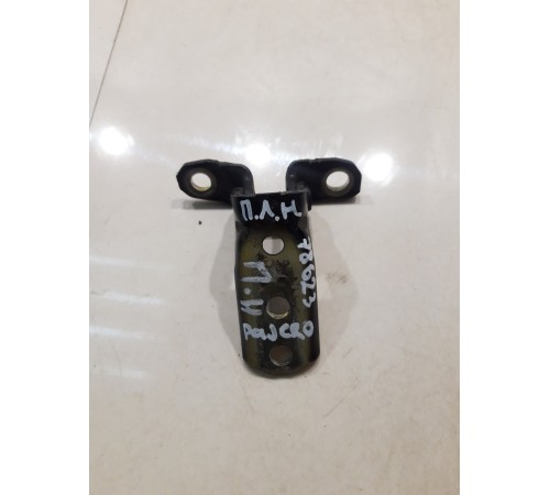 Петля двери (передняя, левая, нижняя)