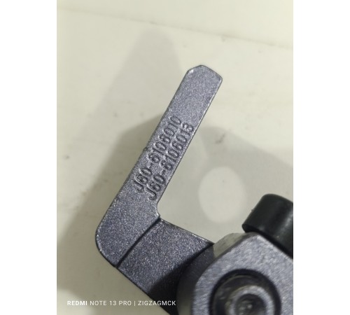 Петля двери задняя левая верхняя