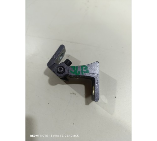 Петля двери задняя левая верхняя