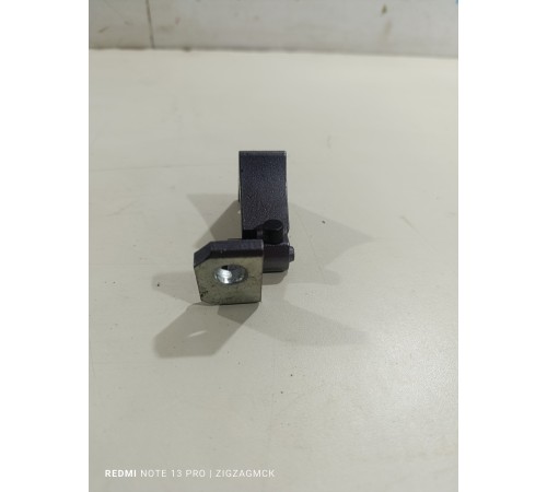 Петля двери задняя левая верхняя