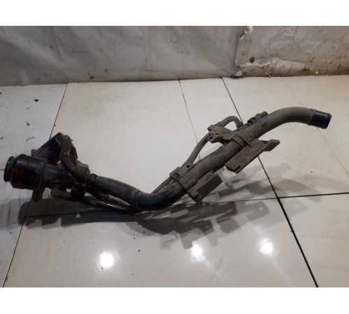 Горловина топливного бака