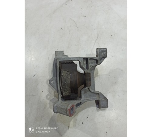 Опора двигателя (кронштейн)правая