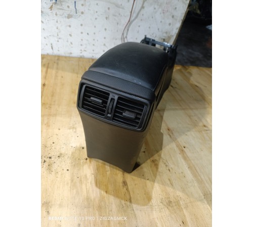 Центральная консоль с подлокотником