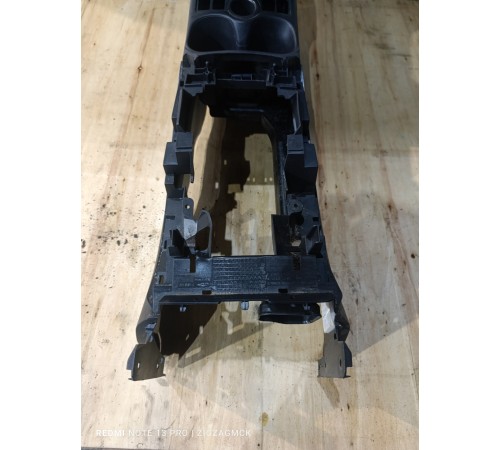 Центральная консоль с подлокотником