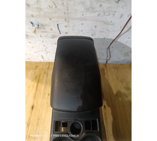 Центральная консоль с подлокотником