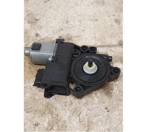 Моторчик стеклоподъемника задний правый