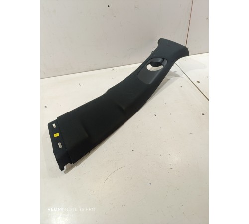 Обшивка центральной стойки верхняя левая