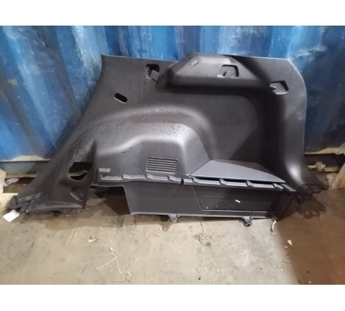 Обшивка багажника правая