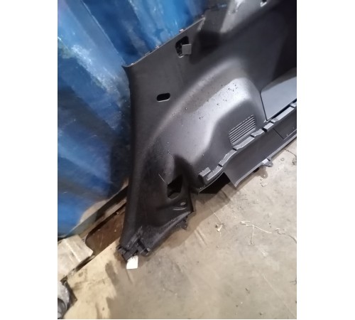 Обшивка багажника правая