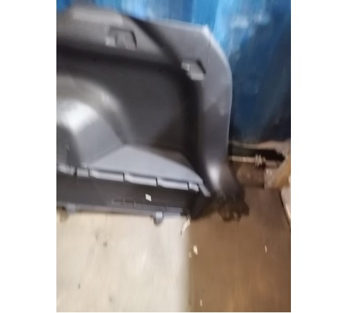 Обшивка багажника правая