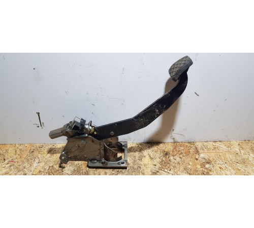 Педаль тормоза