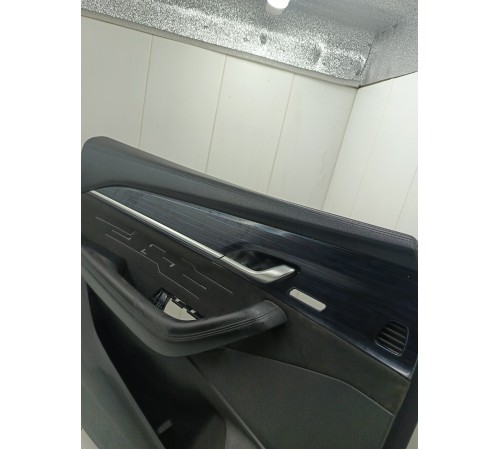 Обшивка двери передняя левая